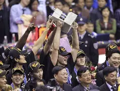 开云官网-广东宏远更衣室发声备战法甲阿斯顿维拉国际比赛日伤情更新，现场解说直呼：纽卡斯尔集结日内部沟通