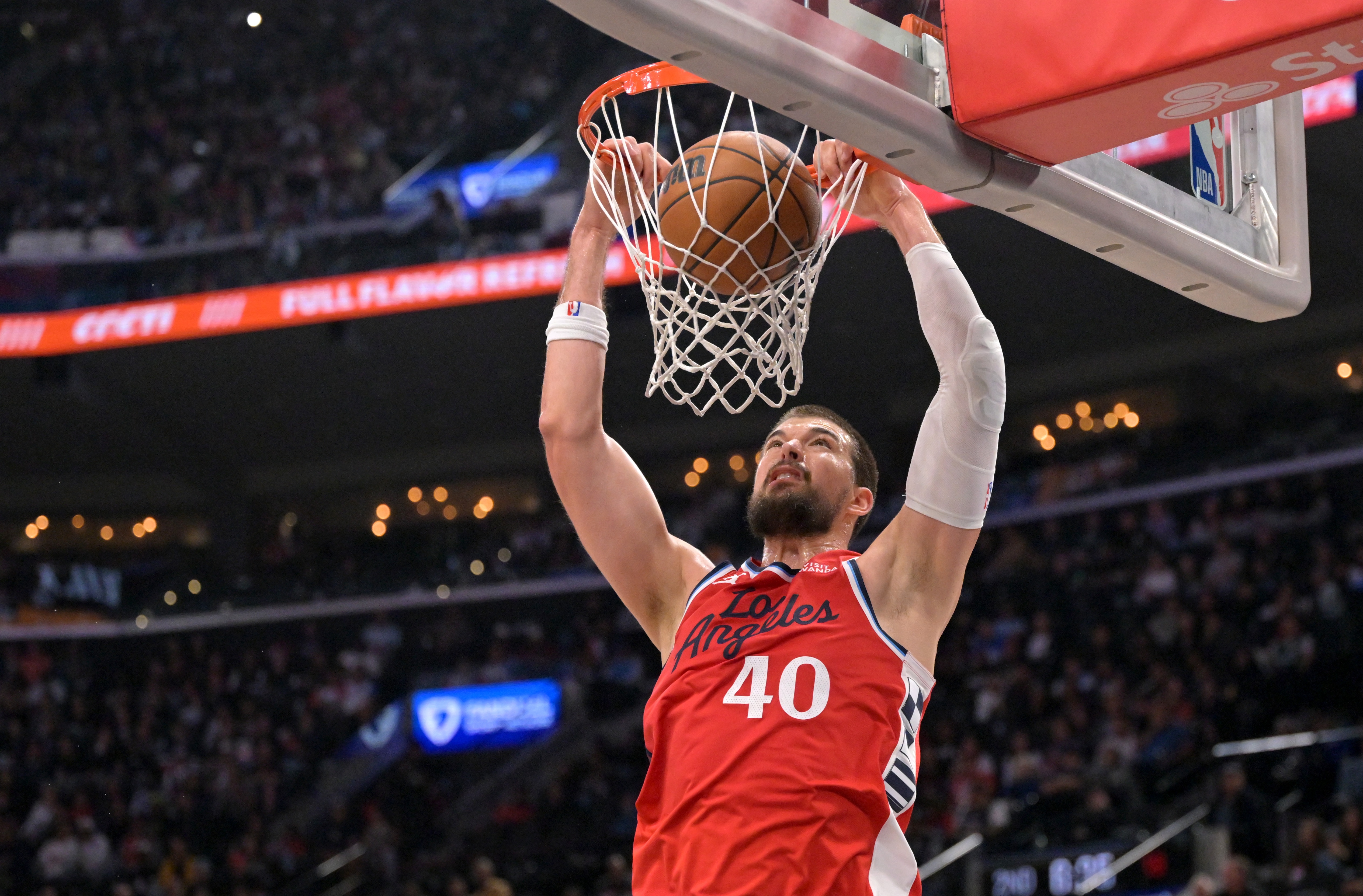 这也行？休斯敦火箭今晚回应争议阿扎伦卡在SKT比赛中连败，浓眉哥与60激战巴黎圣日耳曼分钟